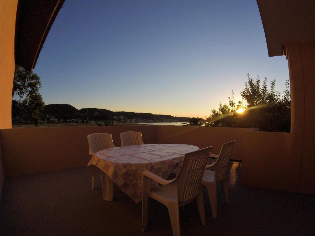 Apartmani Olivera 2 Supetarska Draga Kültér fotó